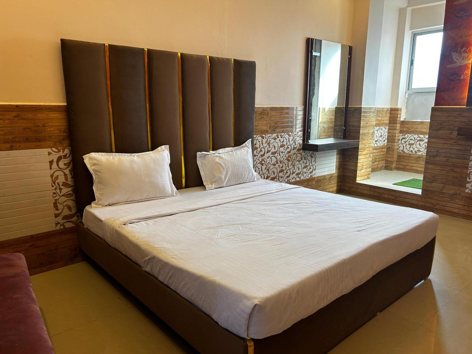 Hotels7Apple Mahoba Esterno foto