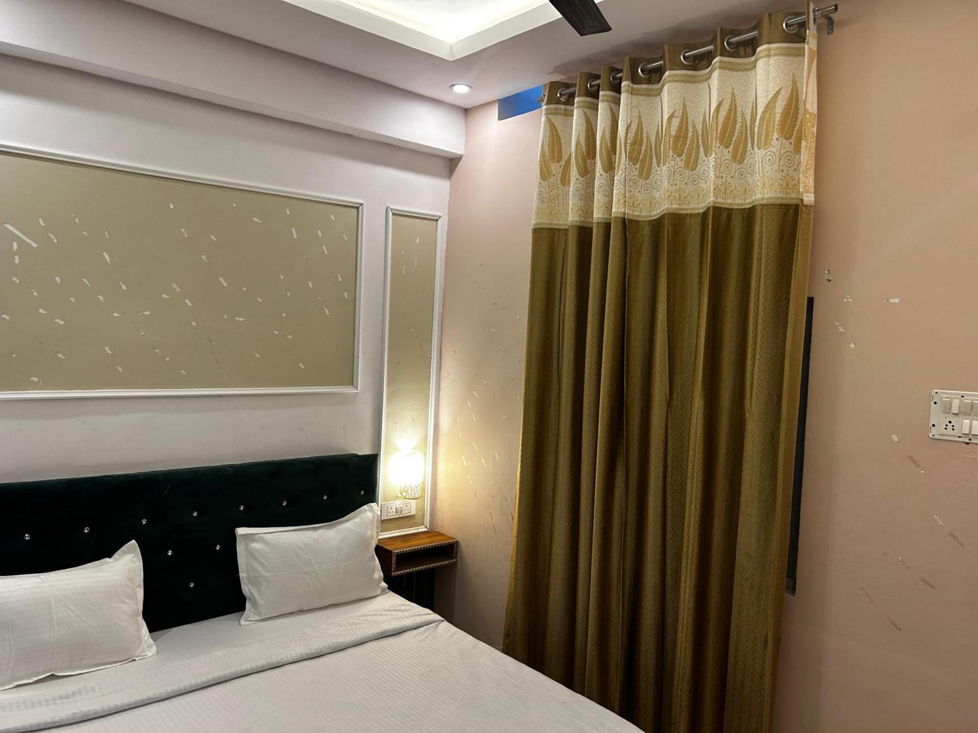 Hotels7Apple Mahoba Esterno foto