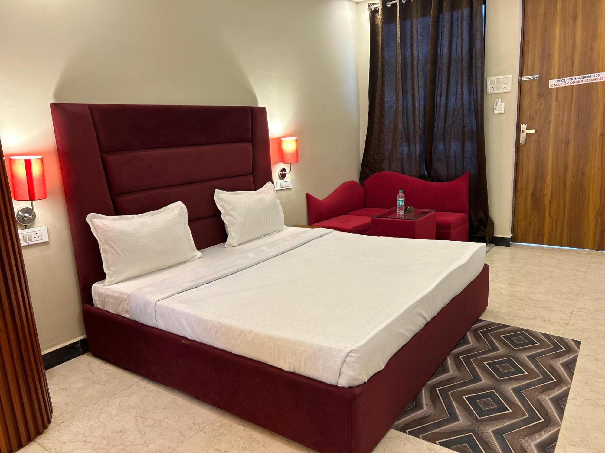 Hotels7Apple Mahoba Esterno foto